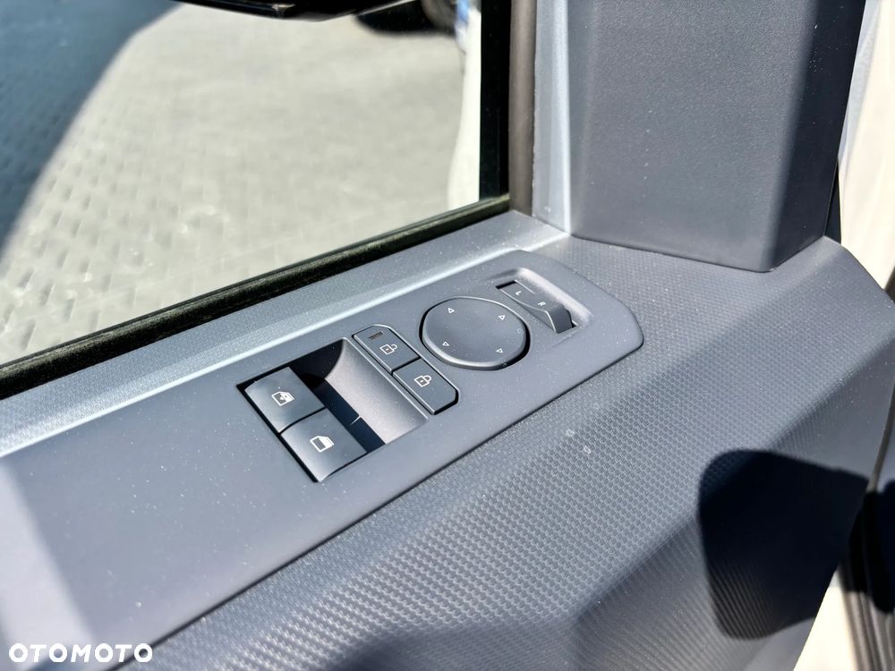 Kia PV5 - 12