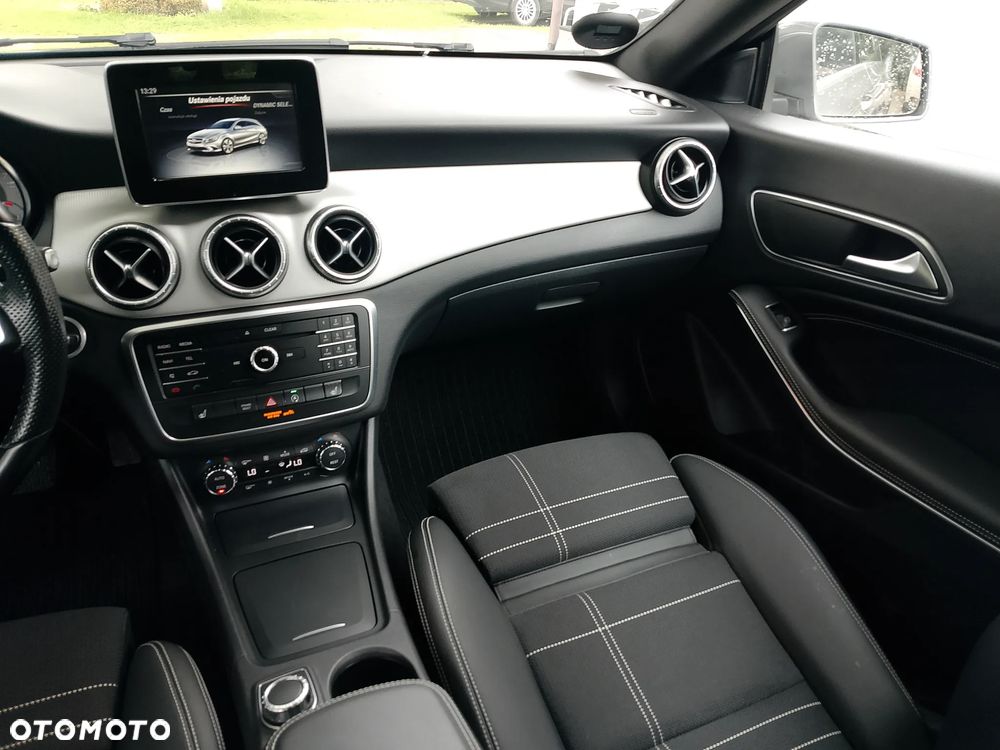 Mercedes-Benz CLA 200 7G-DCT SCORE - 14