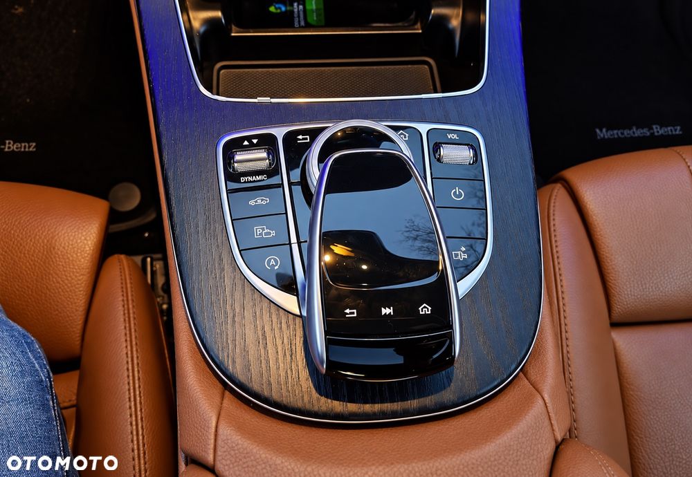 Mercedes-Benz Klasa E 220 d 4-Matic 9G-TRONIC - 16