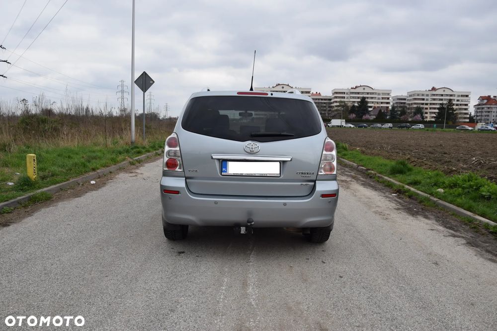 Toyota Corolla Verso 2.2 D-4D Sol + - 2
