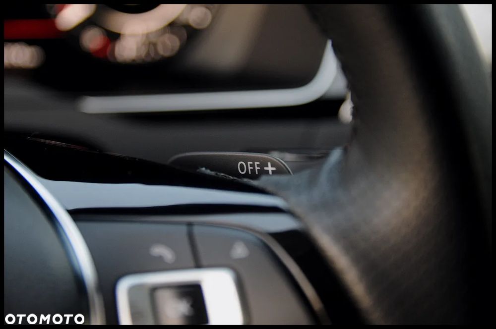 Volkswagen Arteon 2.0 TDI SCR 4Motion DSG R-Line - 31
