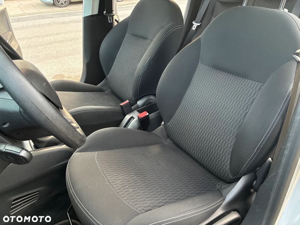 Peugeot 208 - 19