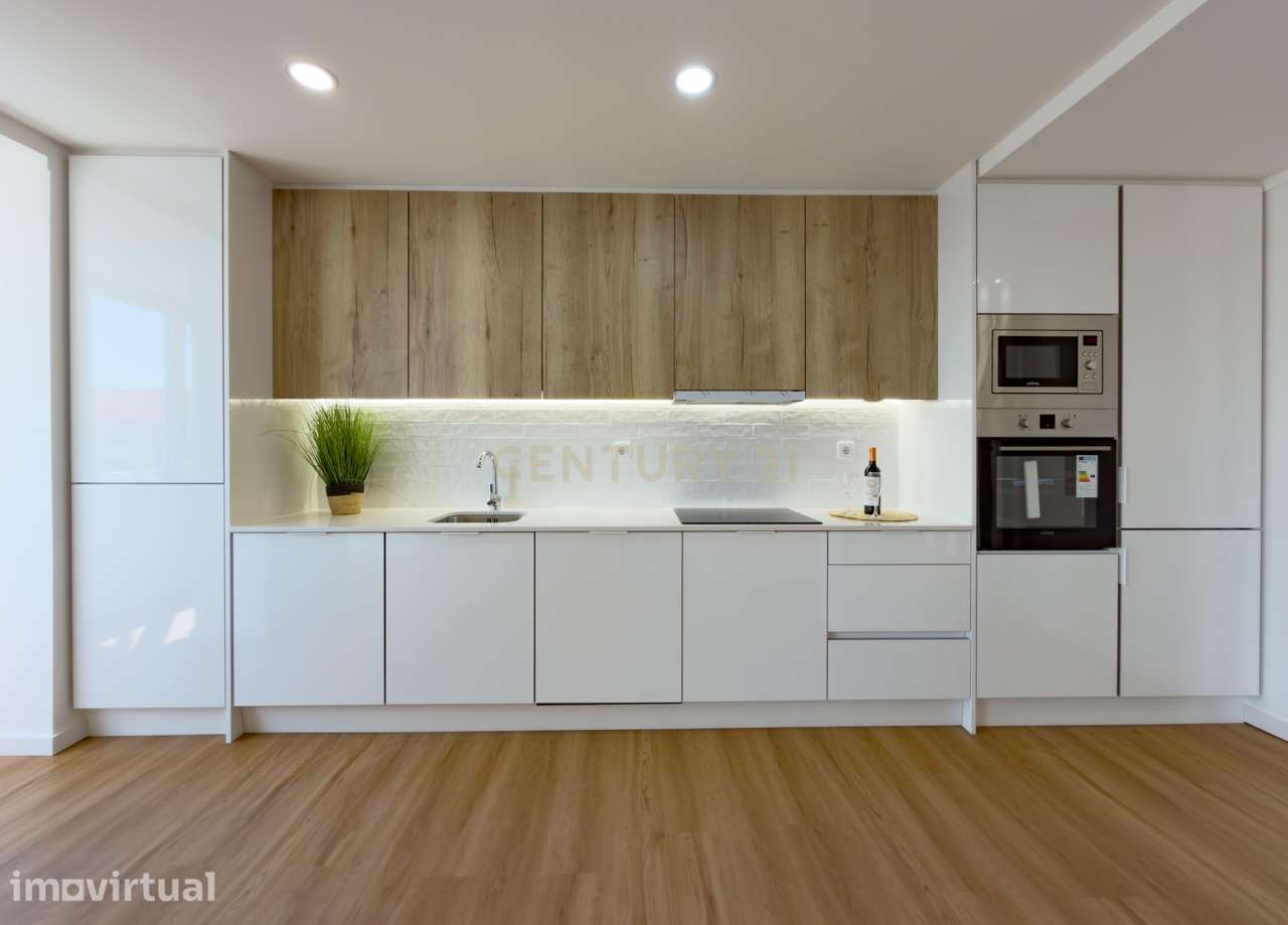 Apartamento 3 assoalhadas, remodelado com acabamentos de charme, situa - Grande imagem: 2/23