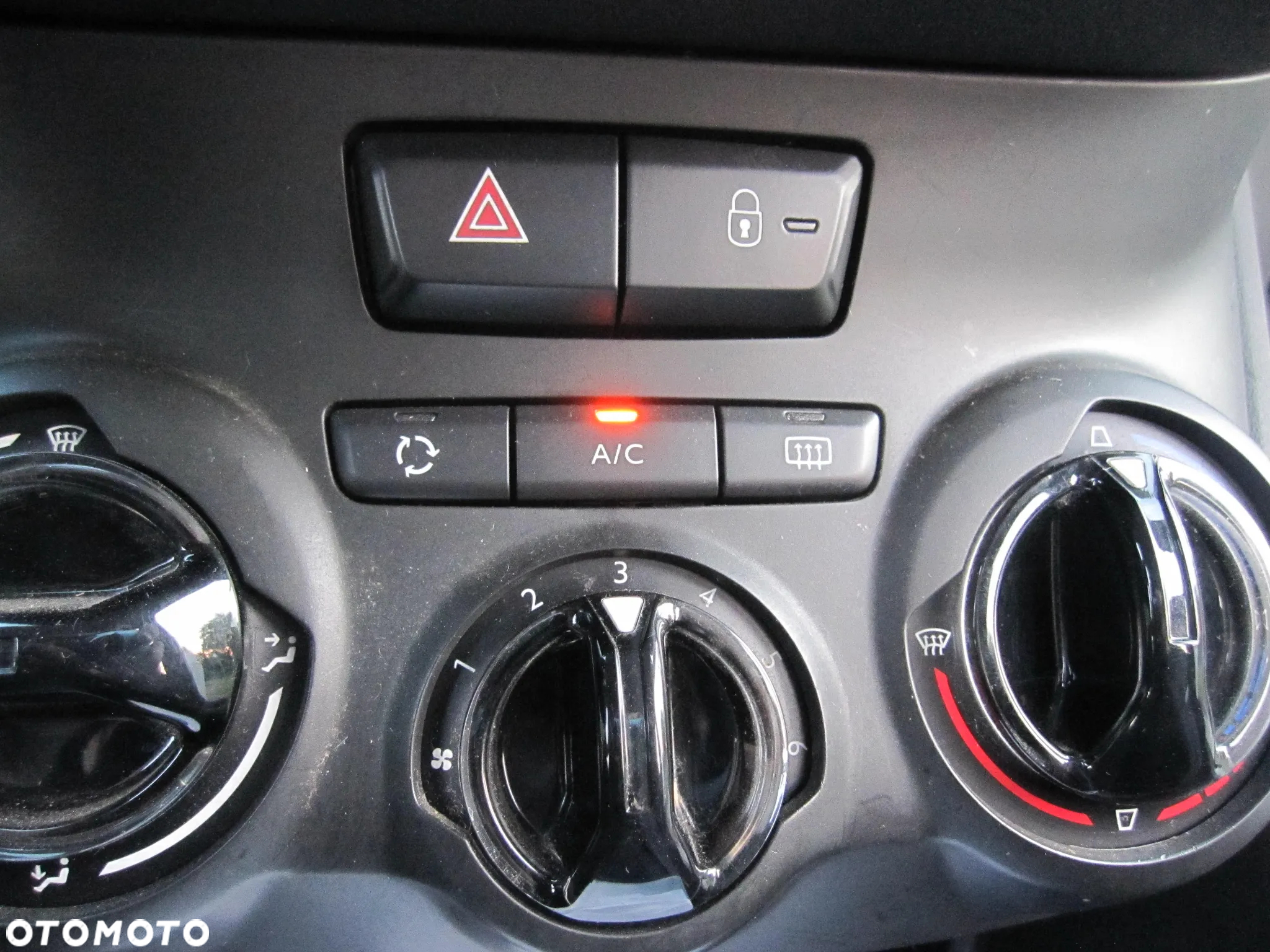 Peugeot 208 1.6 e-HDi Allure STT - 8