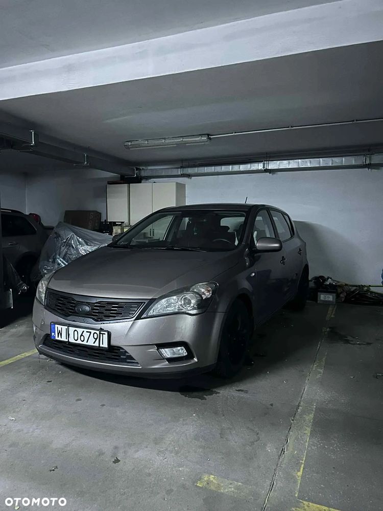 Kia Ceed Cee'd 1.6 Crdi Comfort + - 24