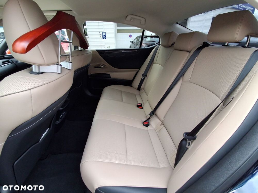 Lexus ES 300h Business Edition - 14