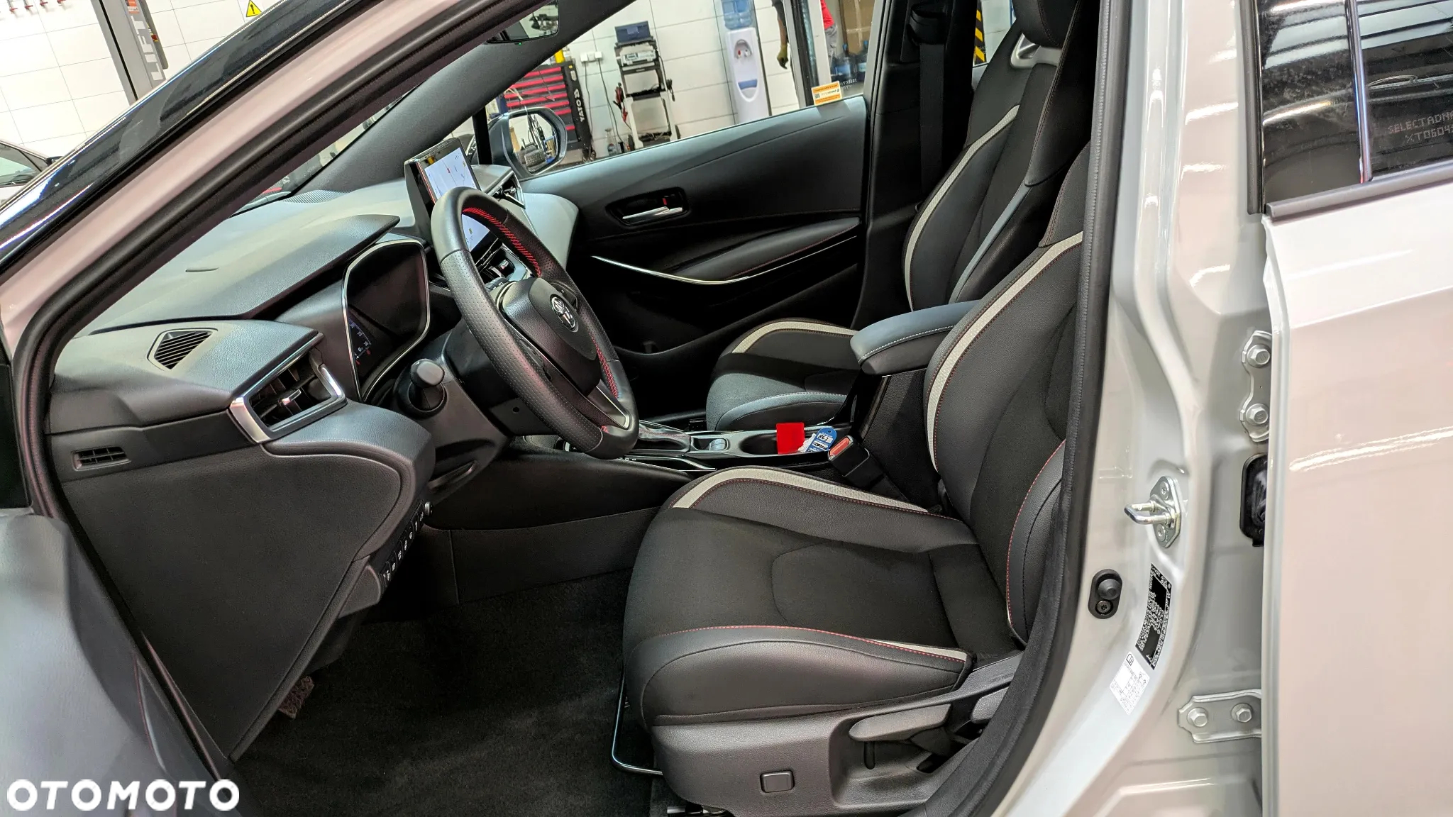 Toyota Corolla 1.8 Hybrid GR Sport Dynamic - 7