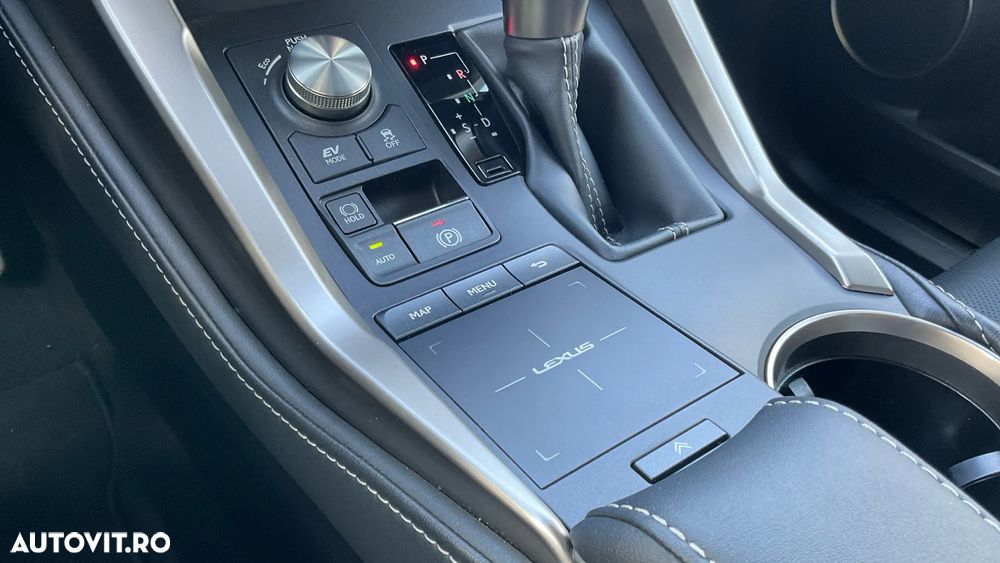 Lexus Seria NX 300h AWD Executive Plus - 35
