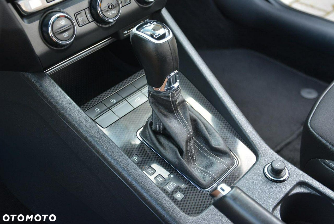 Skoda Octavia Combi 2.0 TDI DSG RS - 30