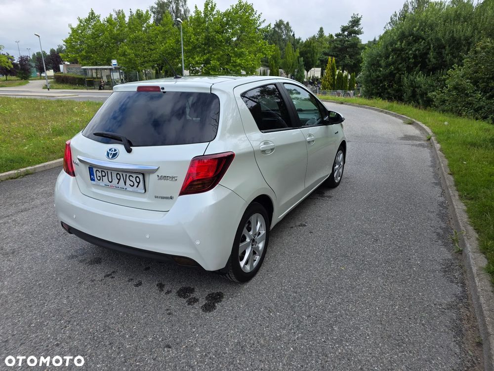 Toyota Yaris Hybrid 100 Sol - 6