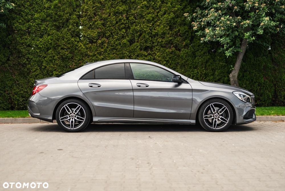 Mercedes-Benz CLA 220 4-Matic AMG Line - 9