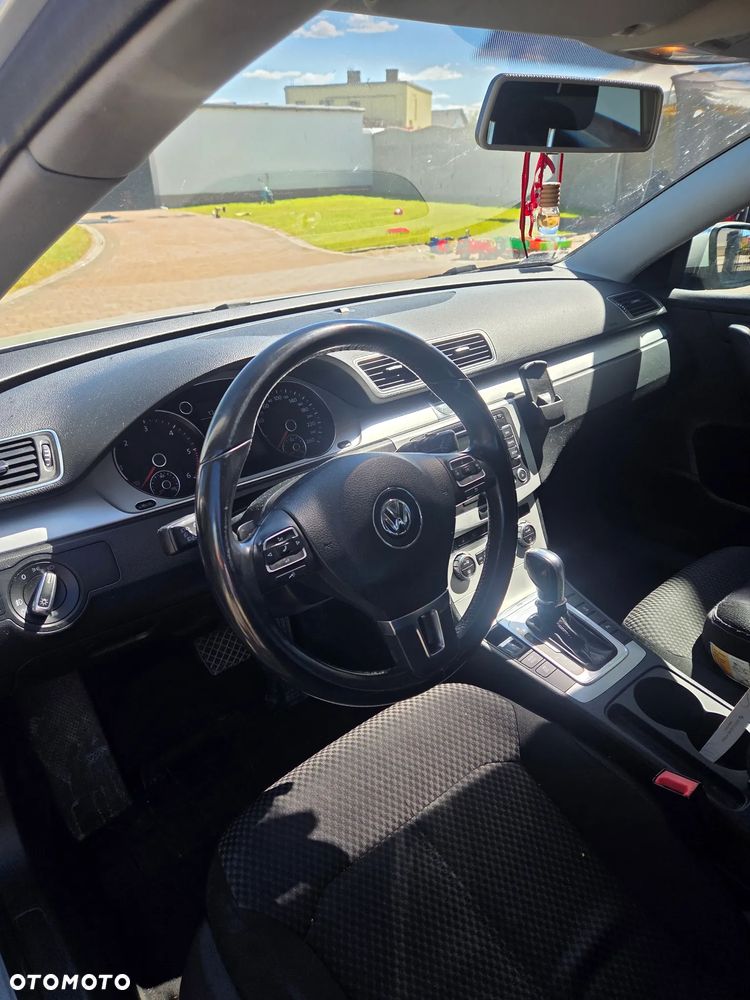 Volkswagen Passat 2.0 TDI Comfortline DSG - 8