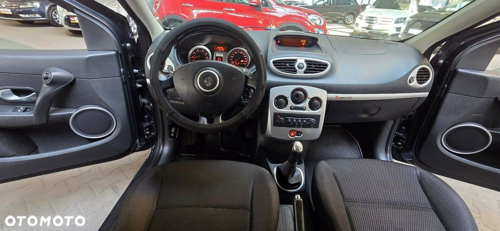 Renault Clio - 11