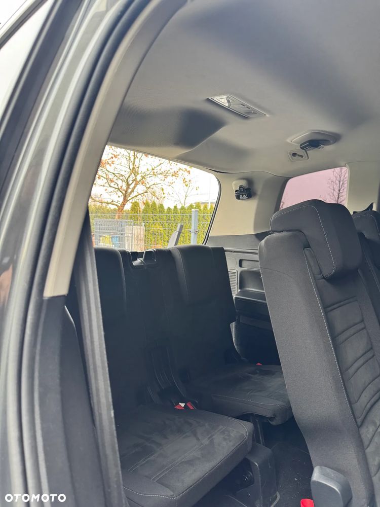 Volkswagen Touran - 19