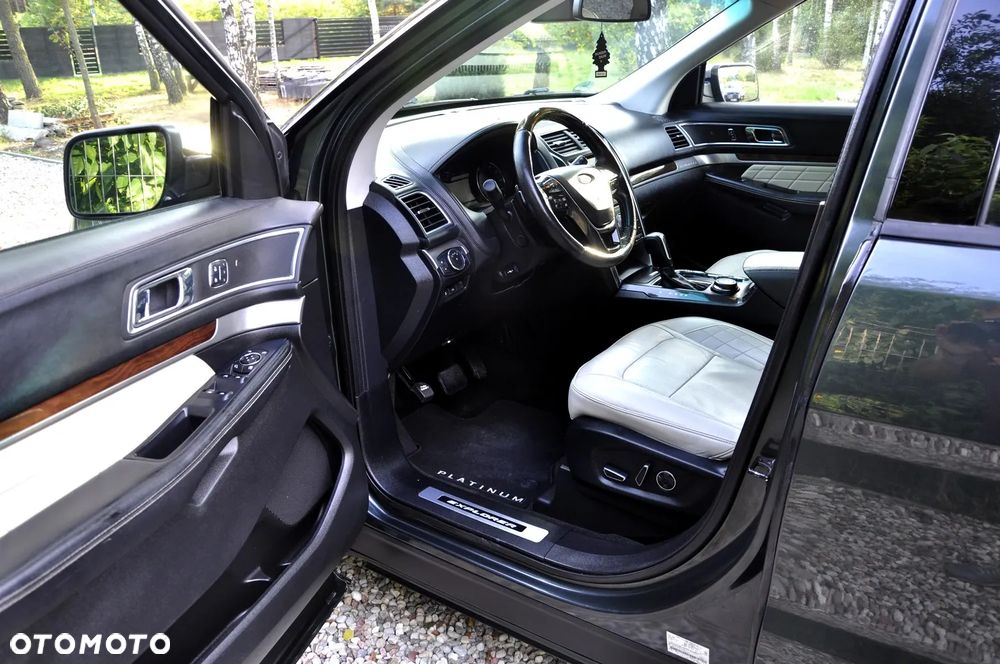 Ford Explorer - 25