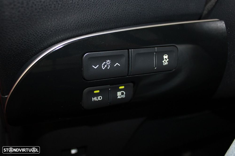 Toyota Prius 1.8 Luxury Pele - 11