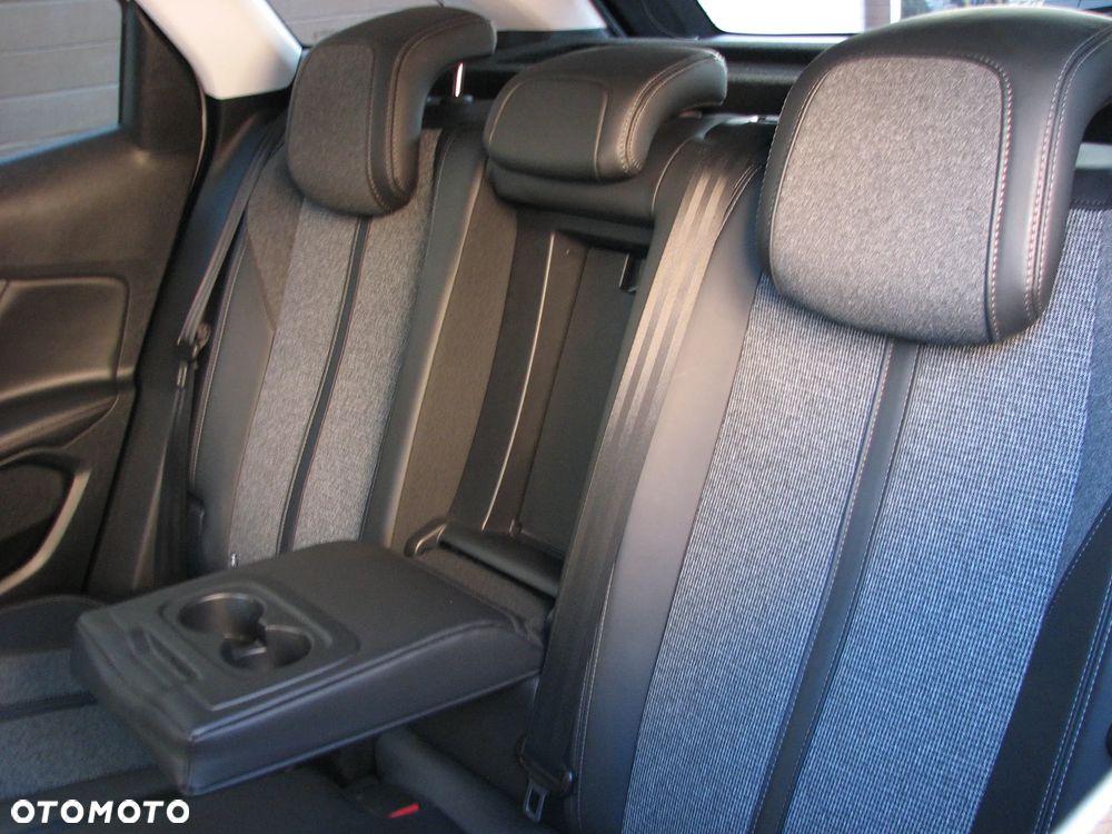 Peugeot 3008 BlueHDi 130 Stop & Start EAT8 Allure - 23