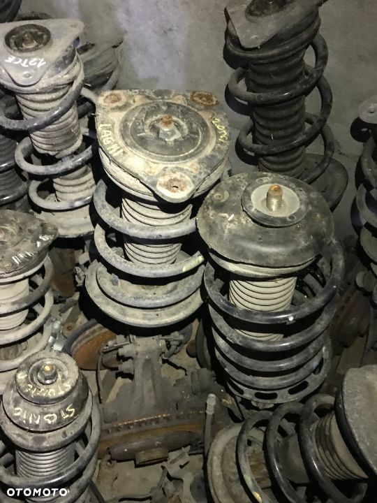 Zwrotnica prawa Renault Laguna III 2.0 DCI - 1