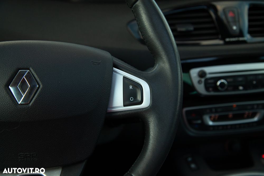 Renault Grand Scenic - 21