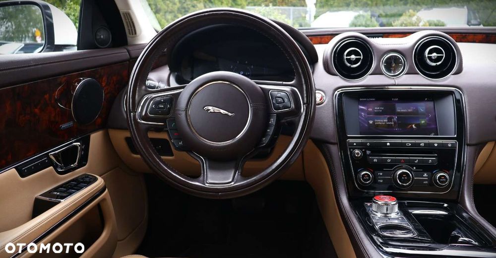 Jaguar XJ - 22