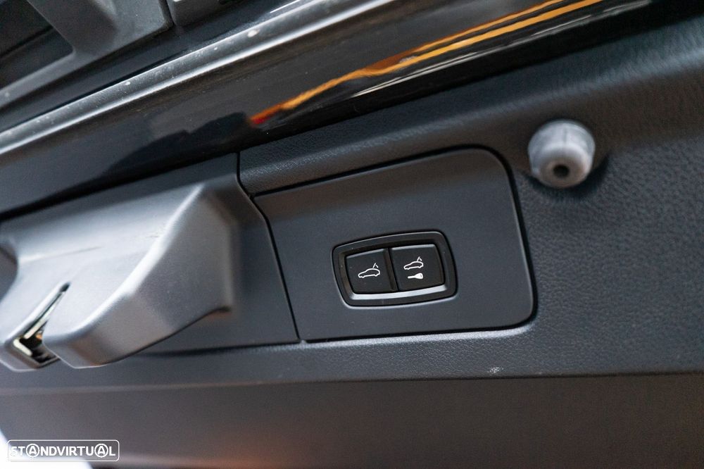 Porsche Panamera Turbo PDK - 22