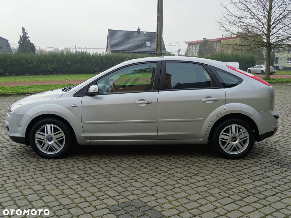 Ford Focus 1.8 FF Ghia - 12