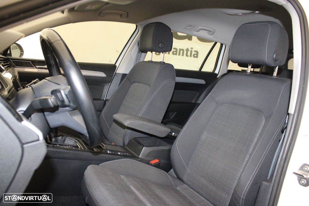 VW Passat Variant 2.0 TDI Business DSG - 35
