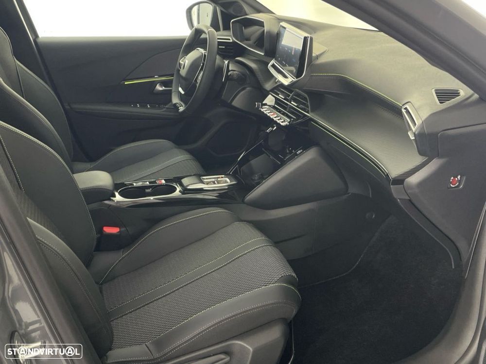 Peugeot 208 1.2 Hybrid GT e-DCS6 - 22