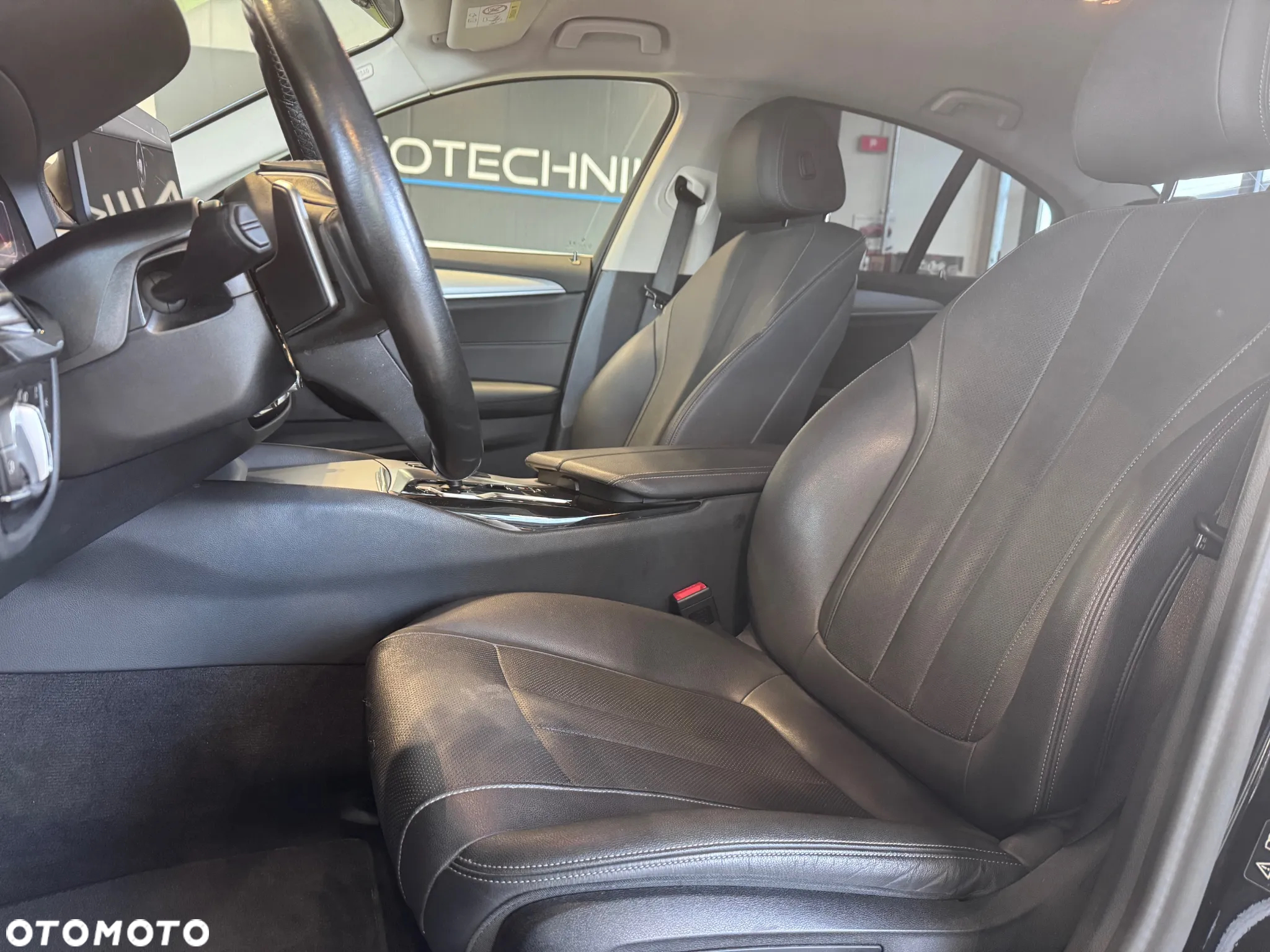 BMW Seria 5 520d xDrive - 15