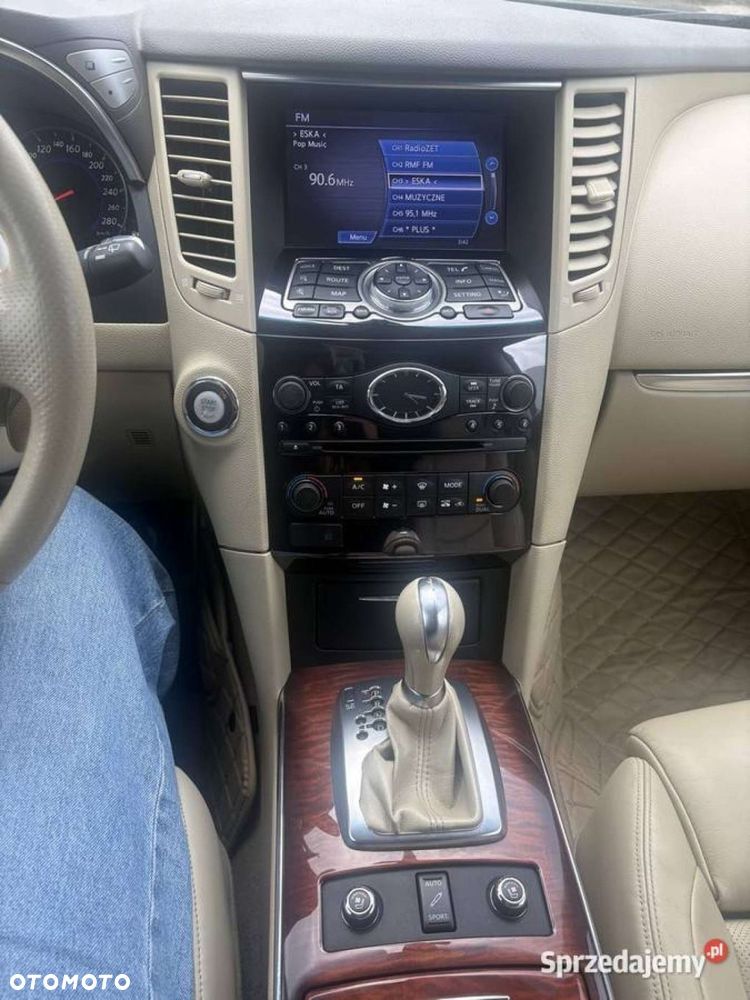 Infiniti FX - 10