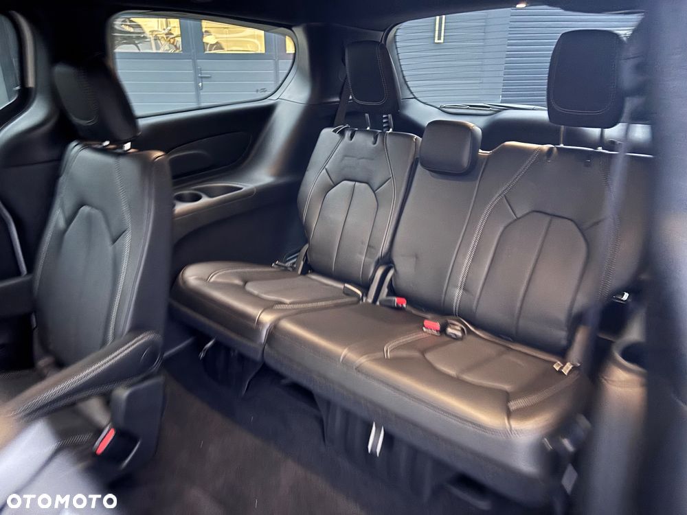 Chrysler Pacifica - 19