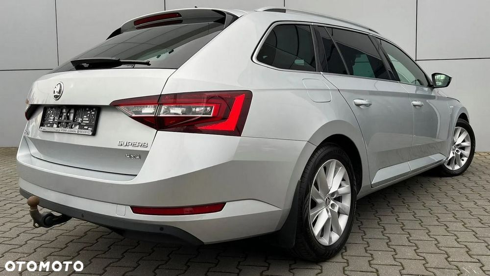 Skoda Superb 2.0 TDI 4x4 L&K DSG - 9