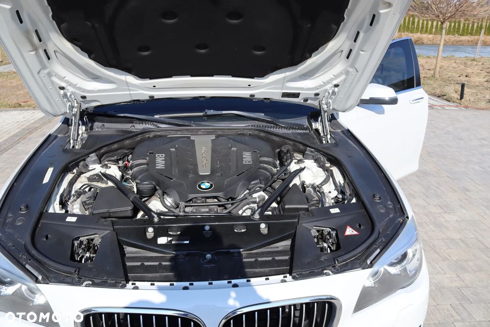 BMW Seria 7 750Li - 38