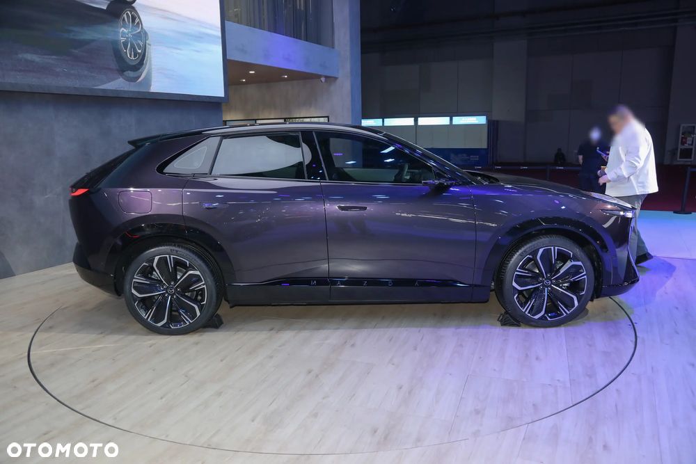 Mazda EZ-60 - 5