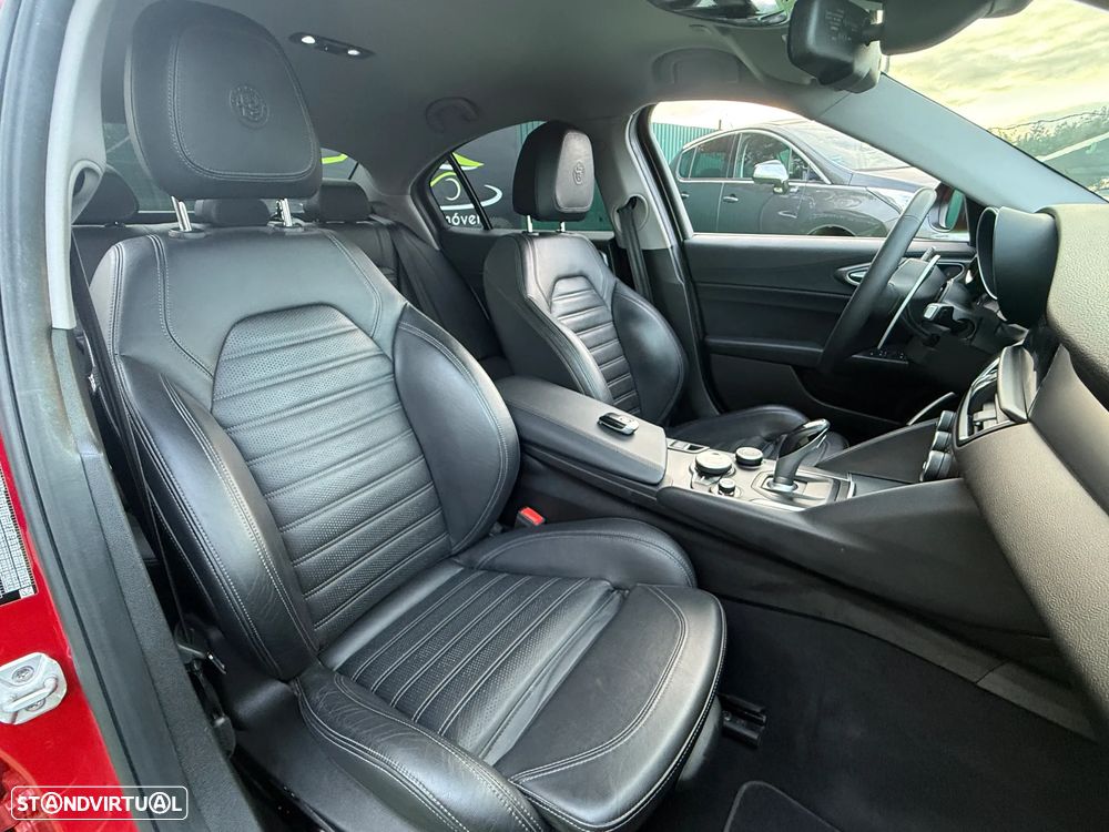 Alfa Romeo Giulia 2.0 Turbo 16V AT8-Q4 Veloce - 34