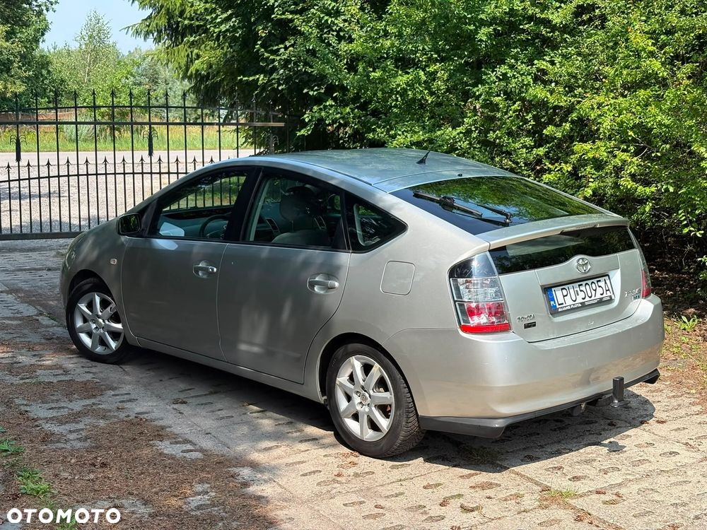 Toyota Prius - 4