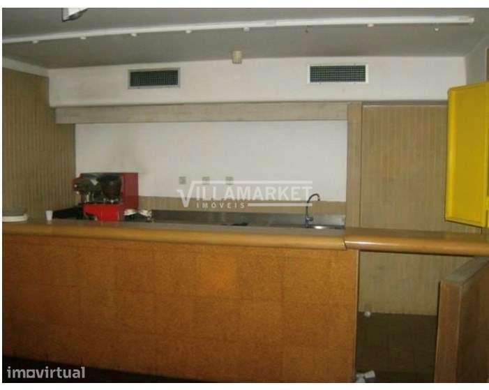 Loja da banca com 458 m2 composta por 2 Pisos e Armazém situada na Est - Grande imagem: 5/13