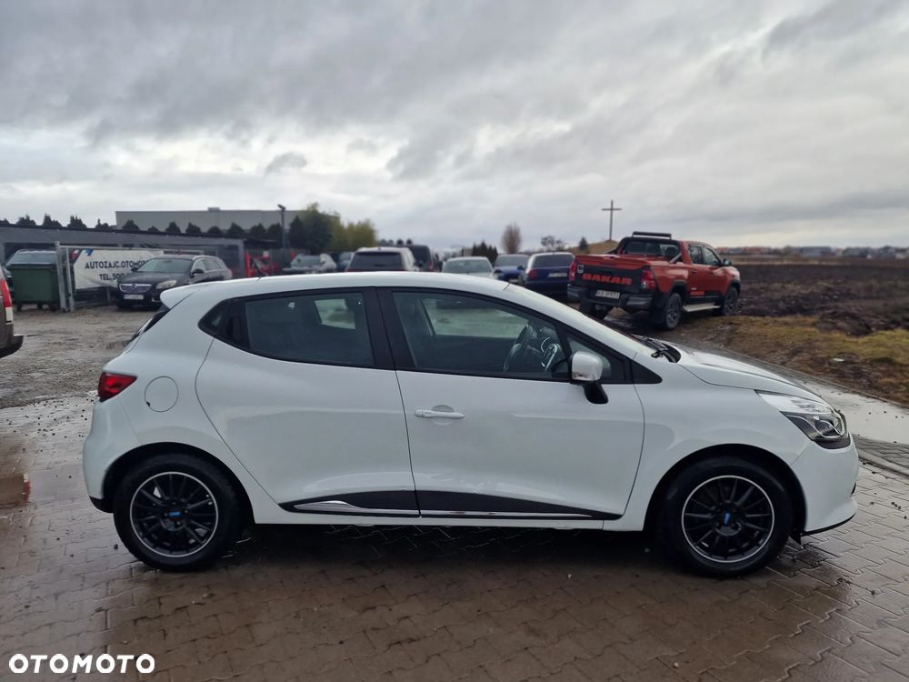 Renault Clio 1.2 16V 75 Limited - 8