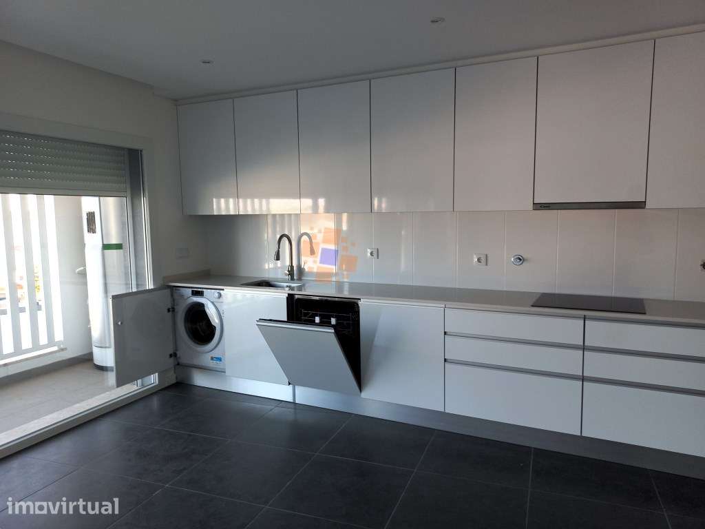 Apartamento T2 a estrear em Santa Marta do Pinhal com Terraço - Grande imagem: 3/12