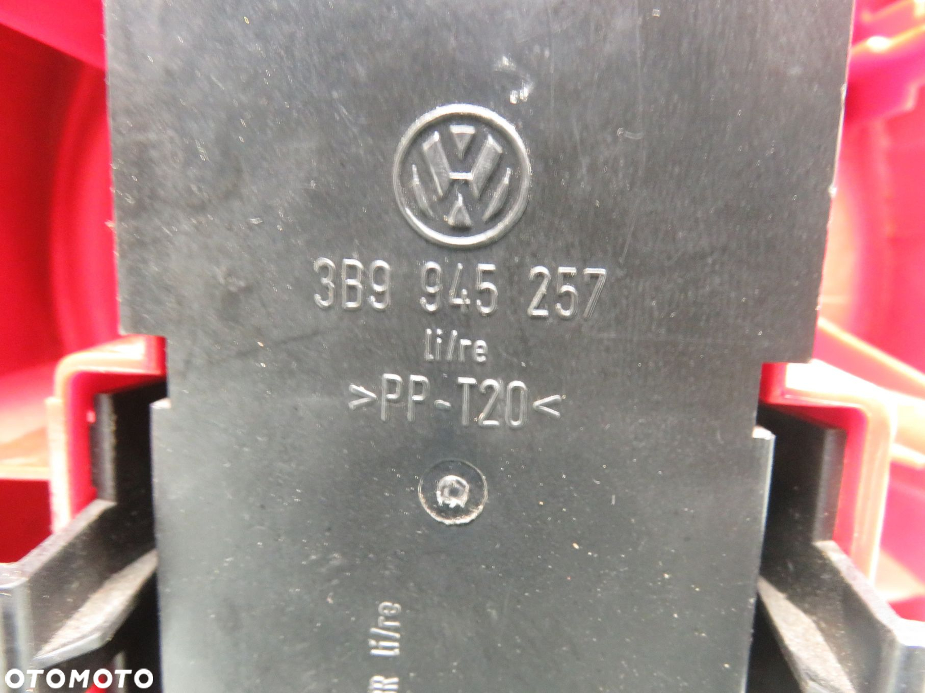 LAMPA PRAWA TYLNA VW PASSAT B5 KOMBI 3B9945112F 3B9945257 - 4