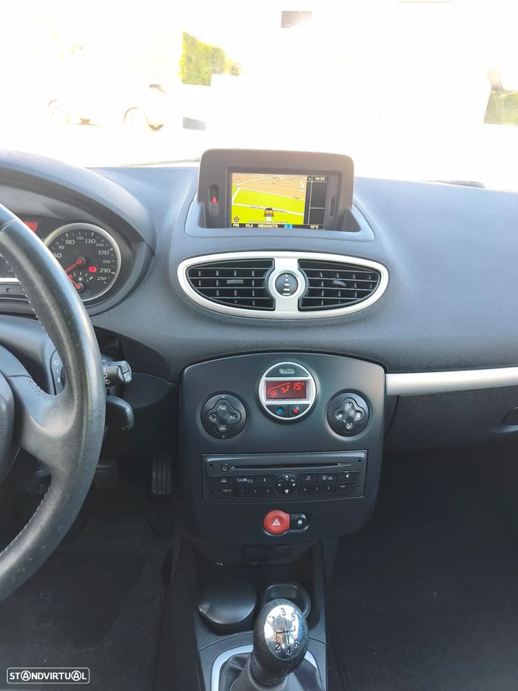 Renault Clio 1.2 16V Dynamique S - 11