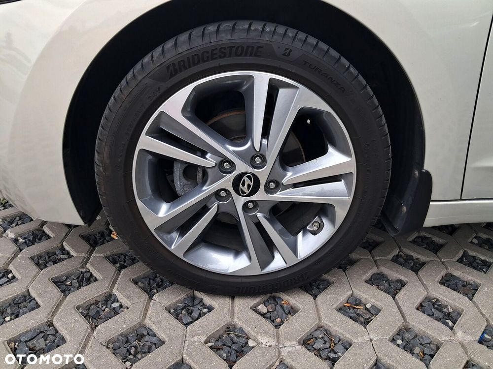 Hyundai Elantra 1.6 Comfort - 26
