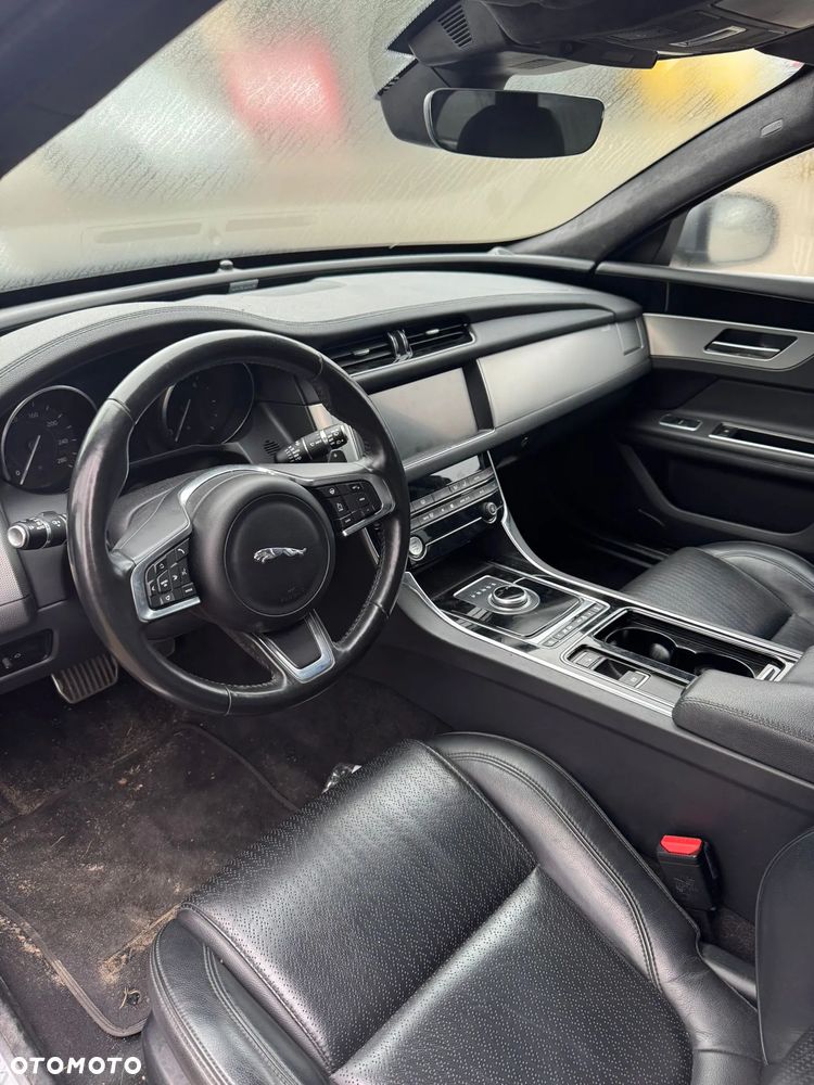 Jaguar XF 25d AWD Prestige - 4