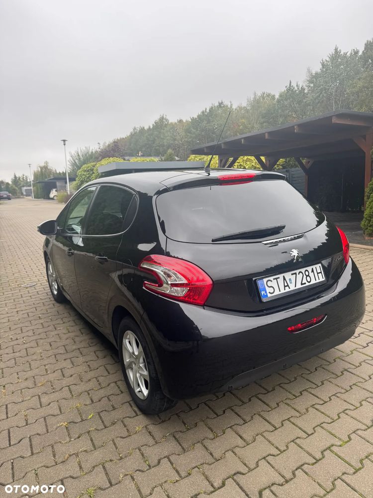 Peugeot 208 2014 photo 3