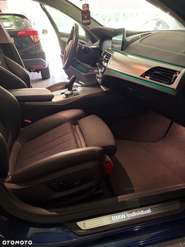 BMW Seria 5 520d xDrive mHEV - 14