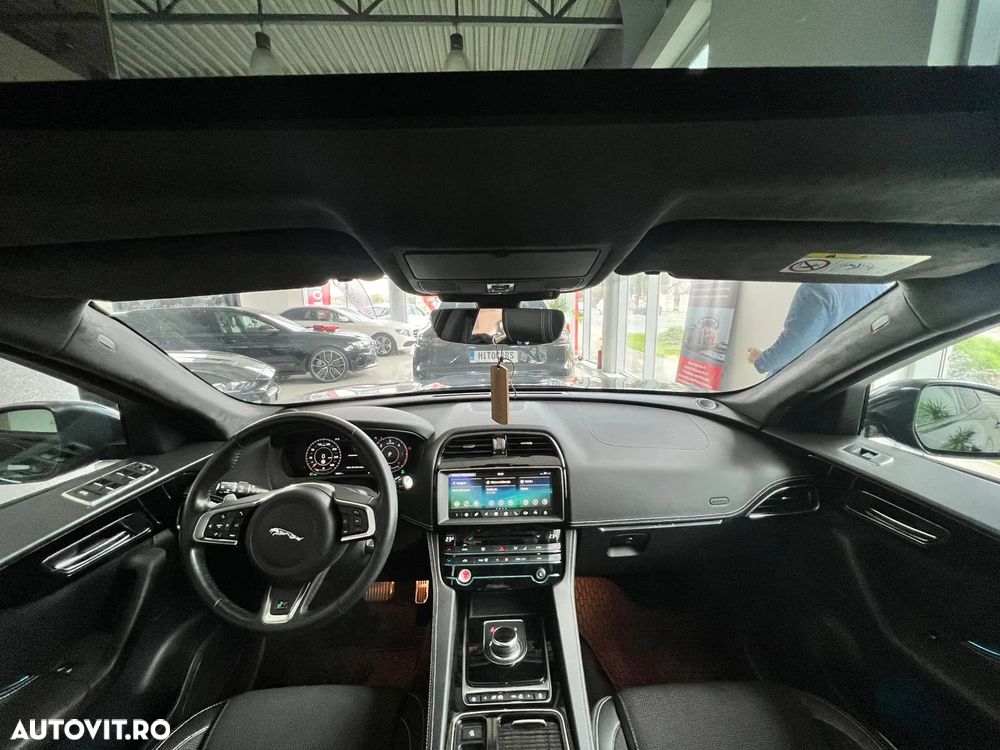 Jaguar F-Pace - 16