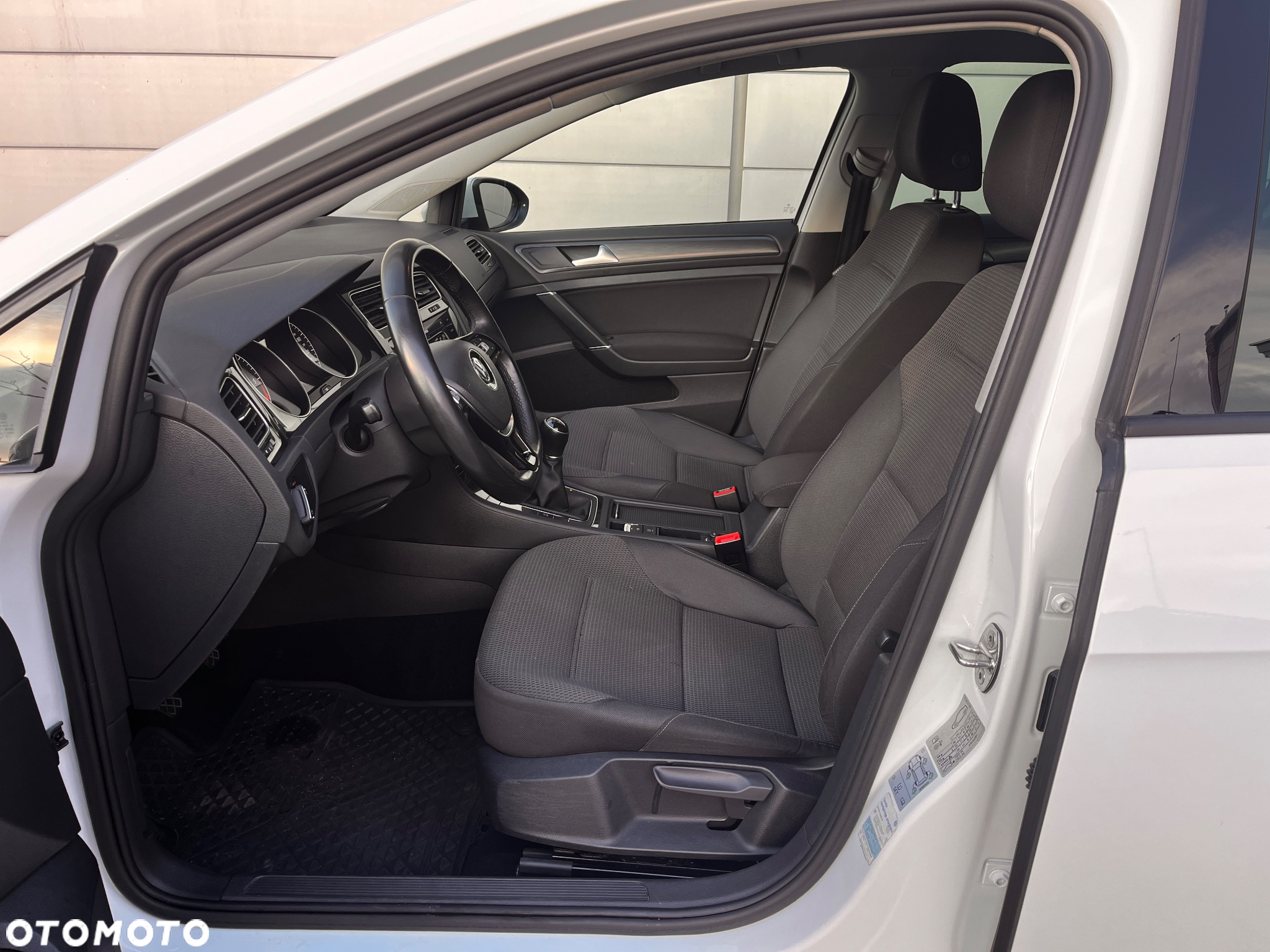 Volkswagen Golf VII 1.6 TDI BMT Comfortline - 23