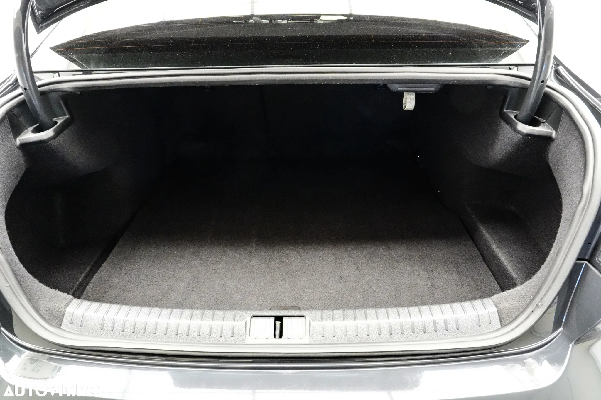 Volkswagen Passat 2.0 TDI DSG Advance - 30