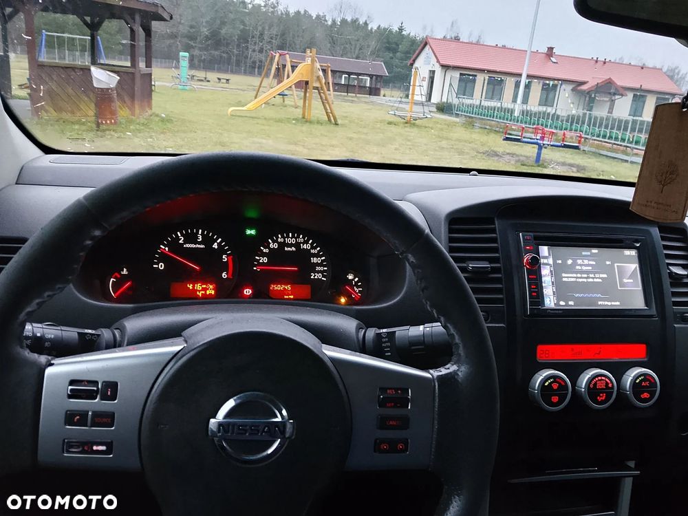 Nissan Navara 2.5 D FE Long EU5 - 22