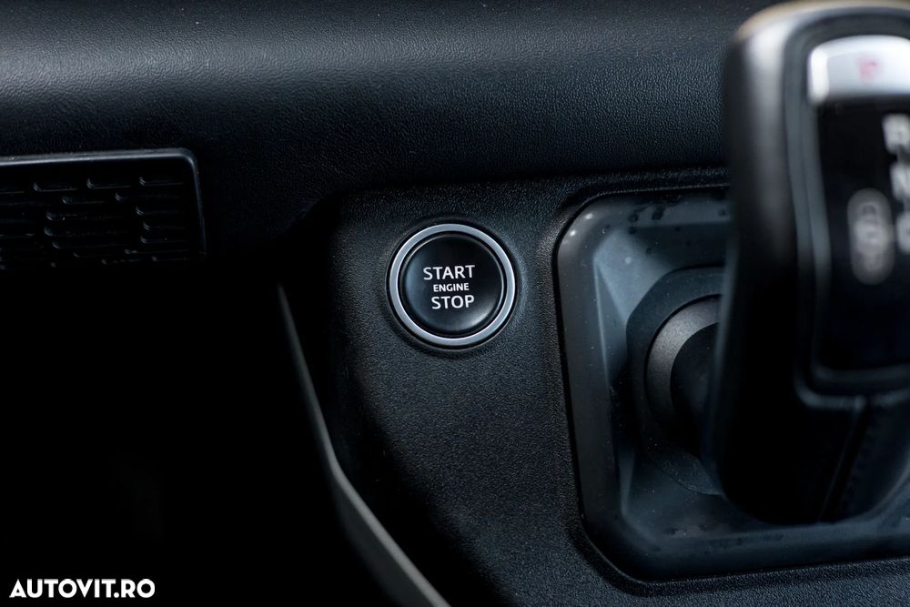 Land Rover Defender 110 2.0L D240 SE - 23